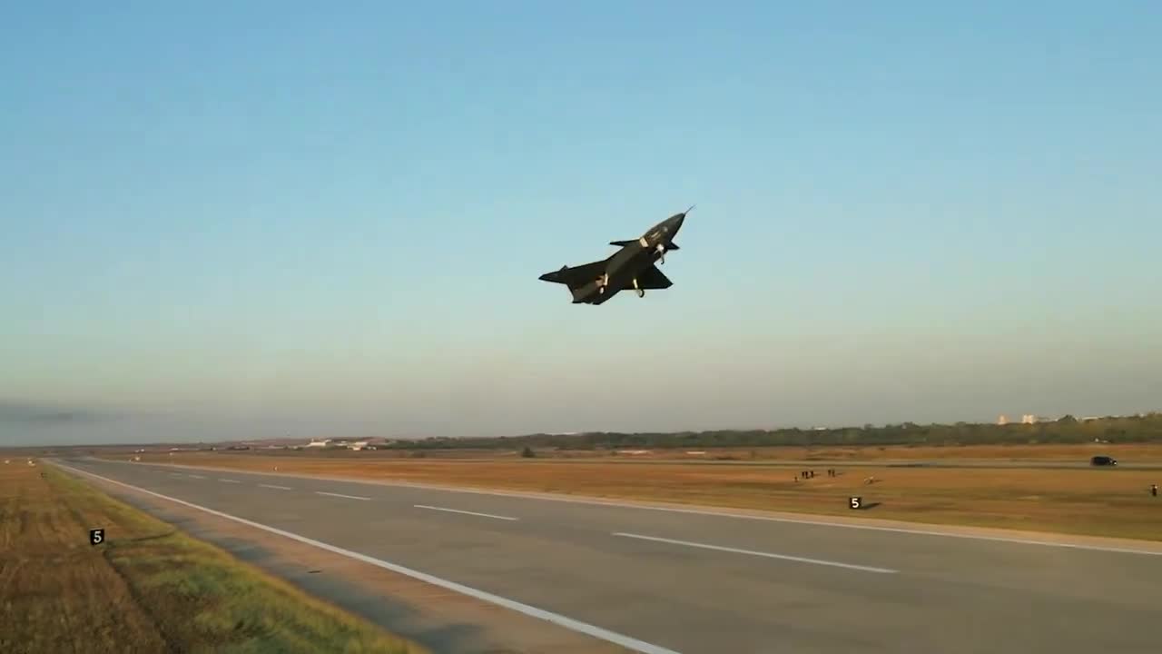Bayraktar KIZILELMA PT-3 Prototipi İlk Uçuş Testi’ni yaptı