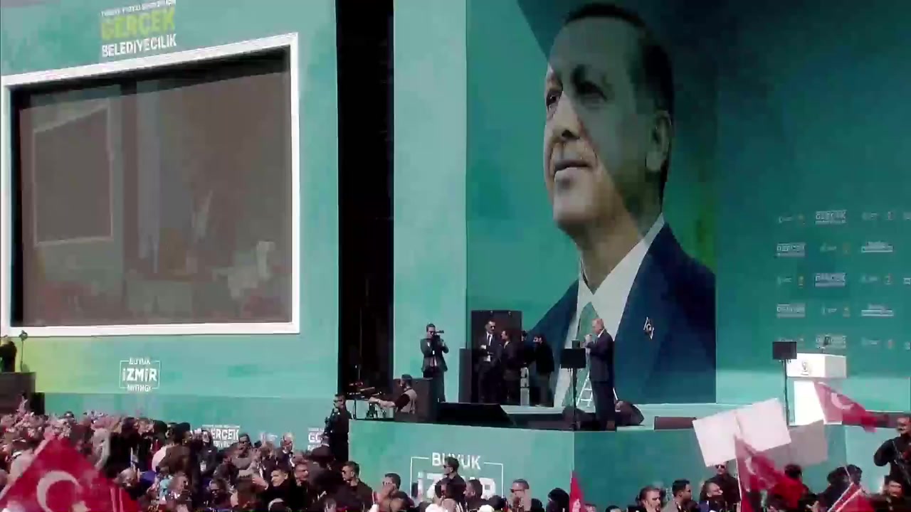 Erdoğan: İzmir, düşmandan kurtuldu ama hizmet fukarası var