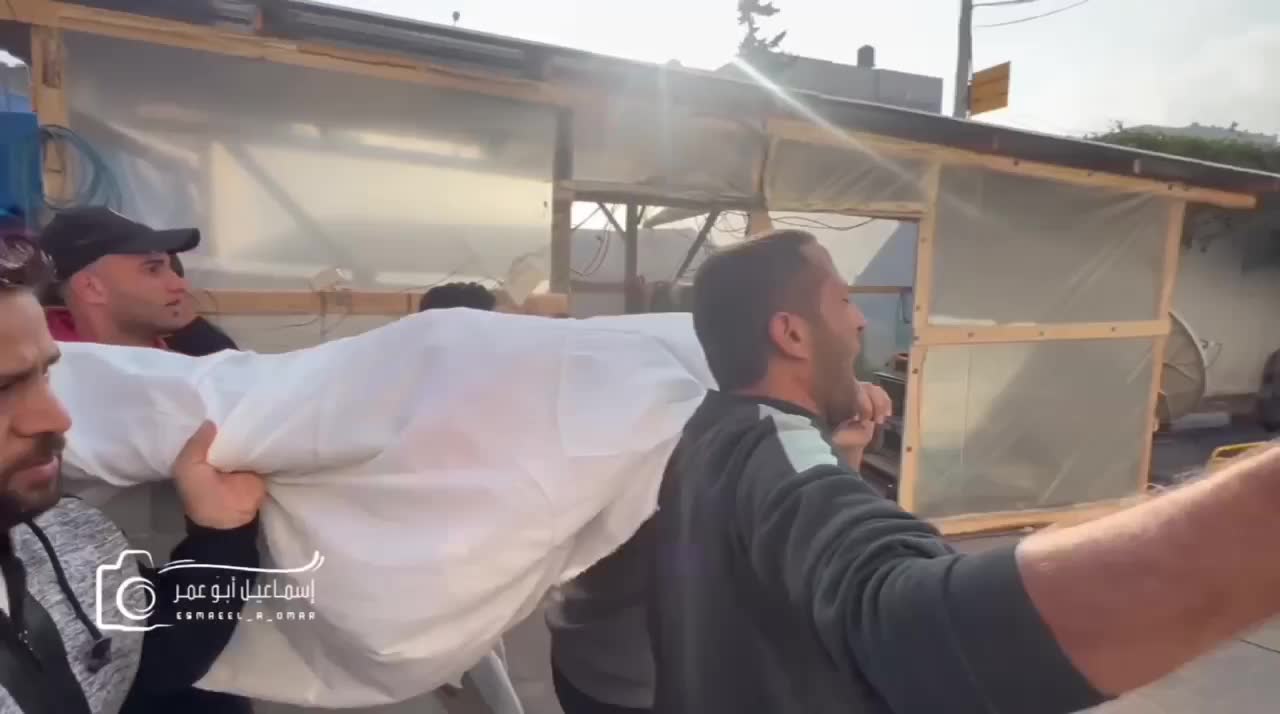 İsrail'in bombaladığı Gazze'den şehit görüntüleri geliyor