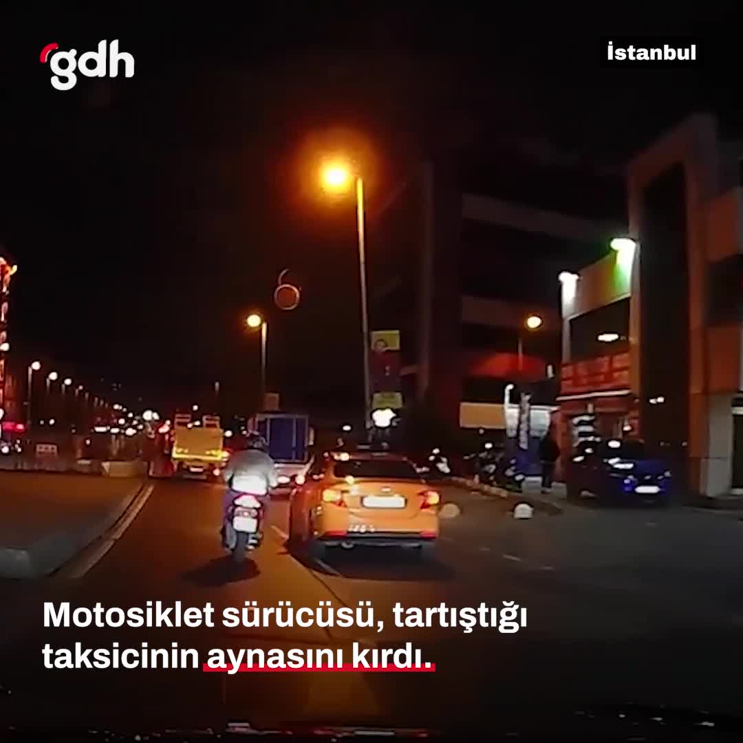İstanbul’da motosiklet sürücüsü, taksicinin aynasını kırdı