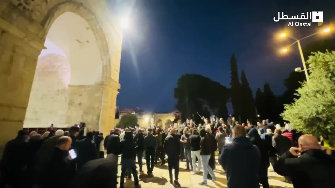 "Komutanı Muhammed (S.A.V) olan Ümmet diz çökmez!"