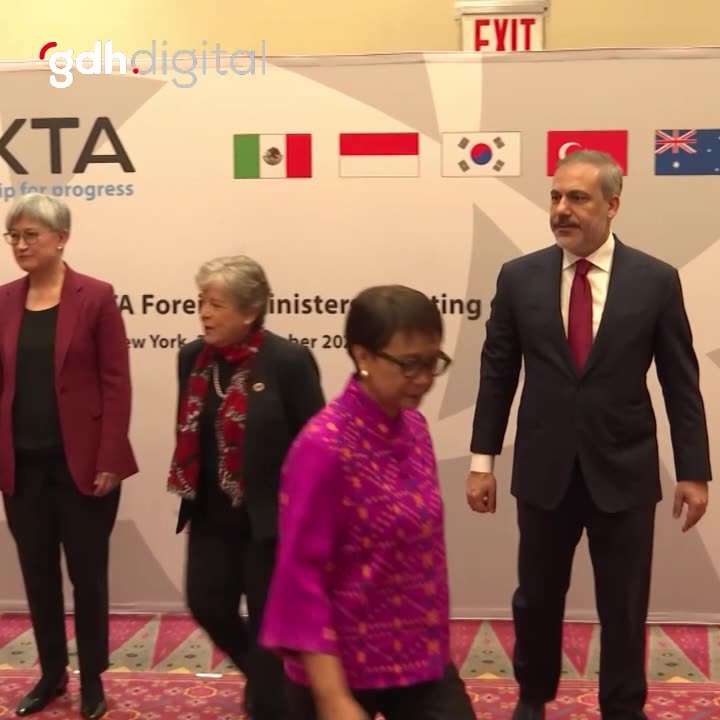 Hakan Fidan, New York'ta Türk bayrağını kaldırdı