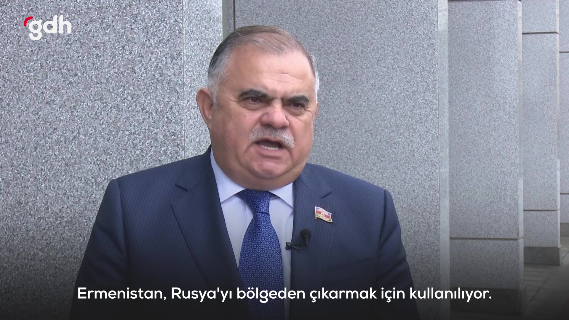 Azerbaycan Milletvekili: Rusya, Ermenistan'dan vazgeçmez!