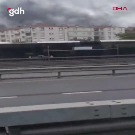 Küçükçekmece Florya'da oto lastikçide yangın çıktı