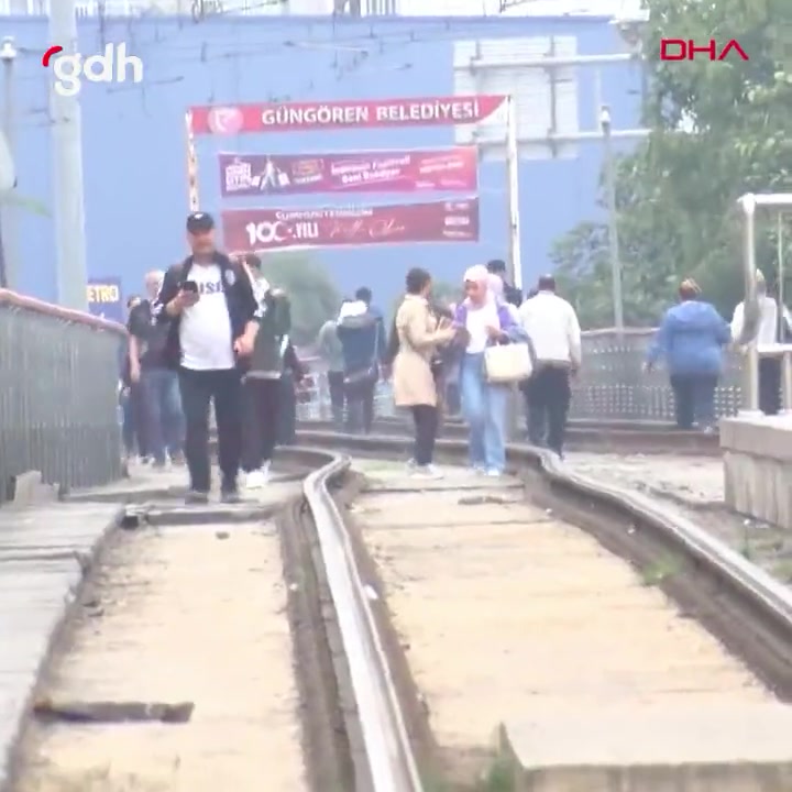 Tramvay Güngören İstasyonu'nu geçtikten sonra arızalandı