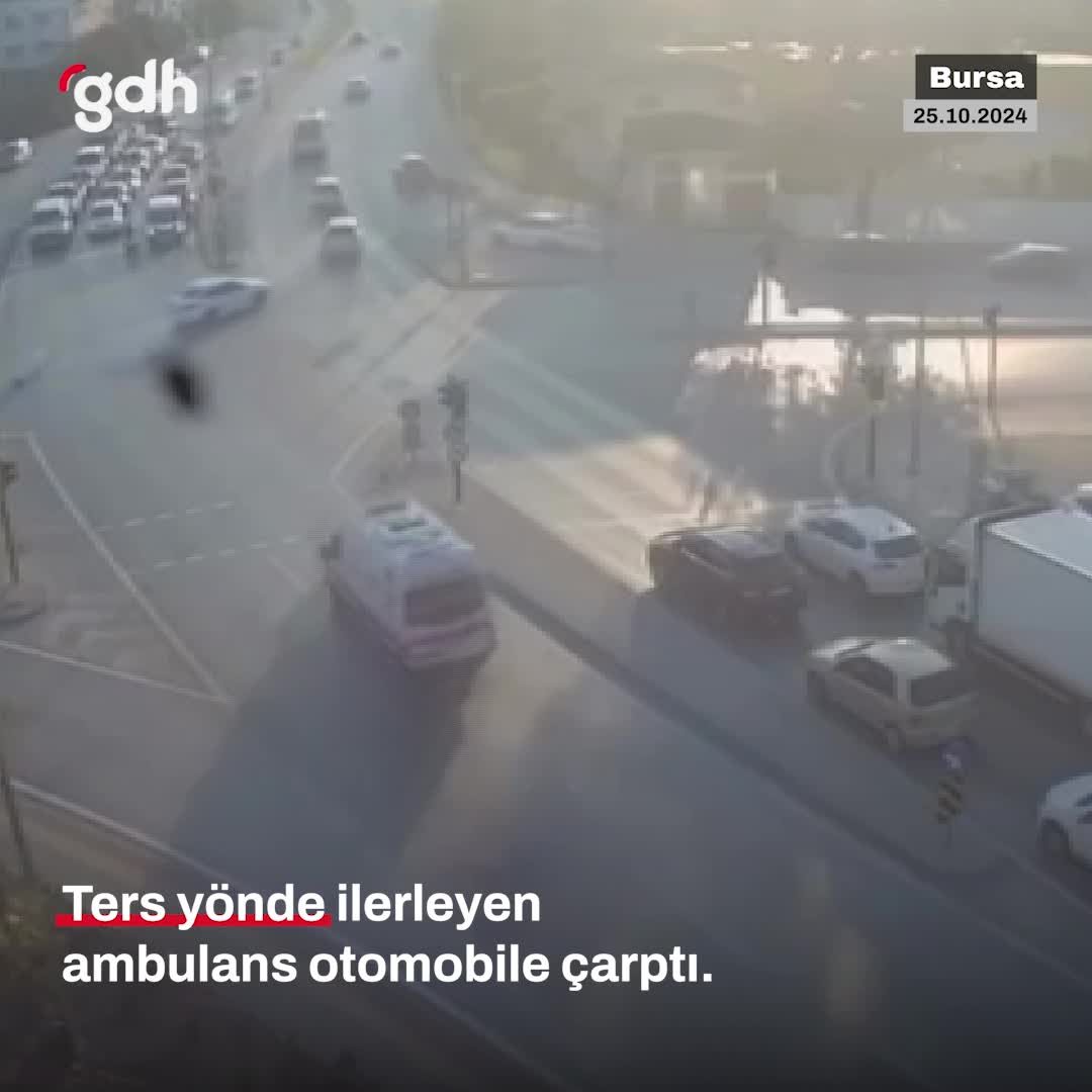 Bursa'da ters giden ambulans, otomobile çarptı; soruşturma açıldı