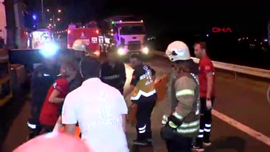TEM Otoyolu'nda 3 araçlı kazada 4 ölü, 4 yaralı