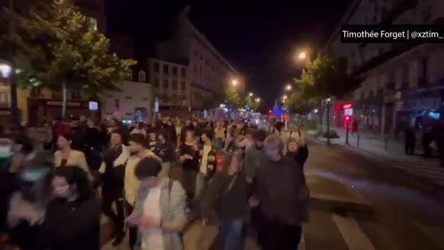 Paris'te AP seçimlerinde aşırı sağ protesto edildi