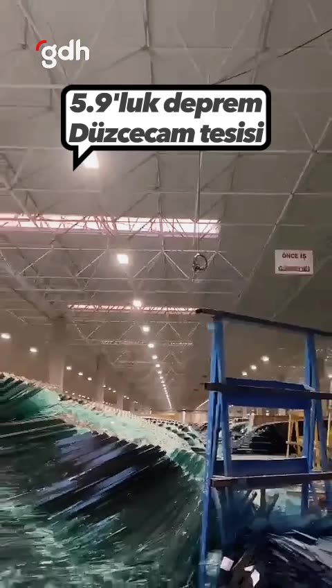 Düzce'deki 5.9'luk depremin ardından cam imalat tesisinin görüntüleri