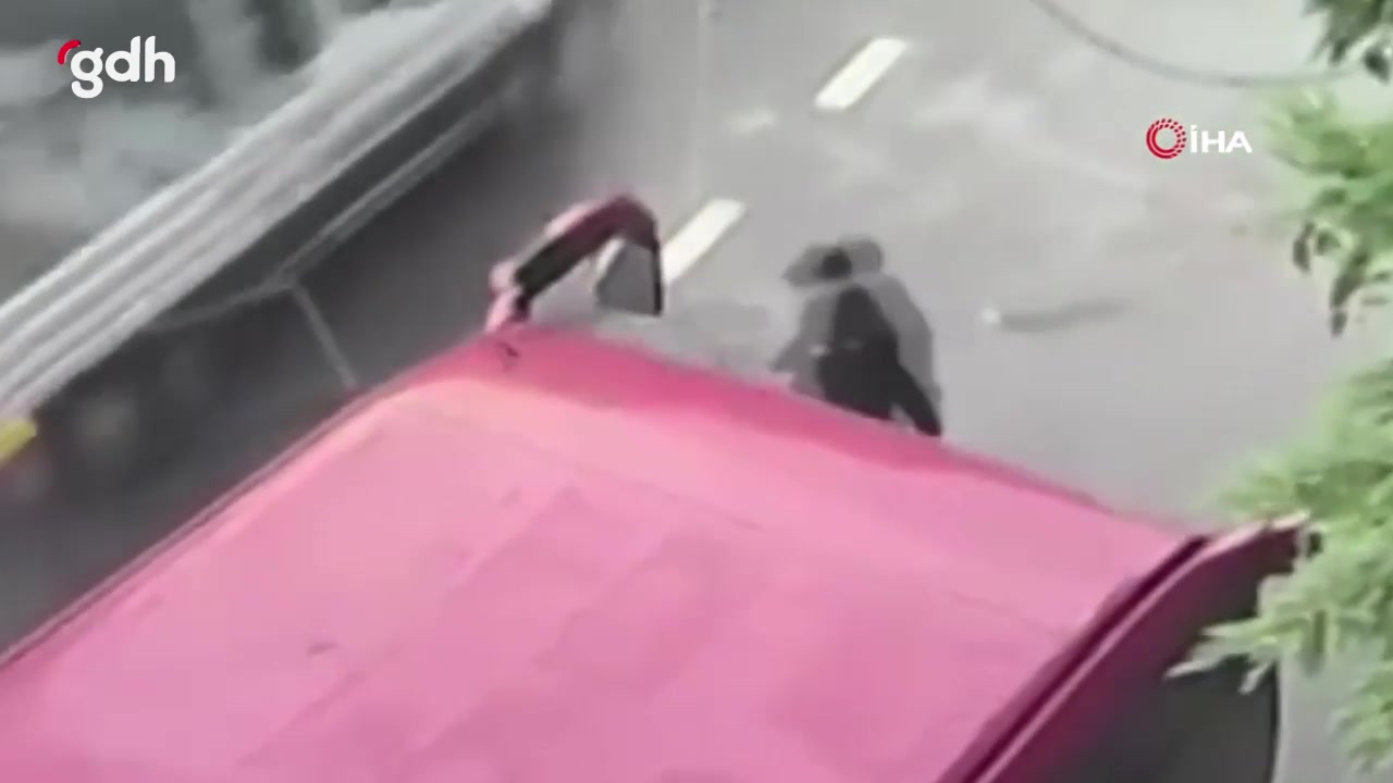 Beyoğlu'nda silahlı saldırı: 2 yaralı, suçlular yakalandı
