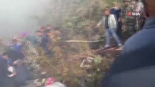 Nepal'de 68 yolcu ve 4 mürettebatlı uçak düştü