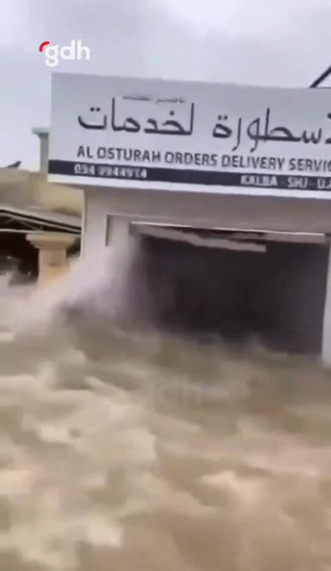 BAE'de okullar kapandı, Dubai Havalimanı sular altında!