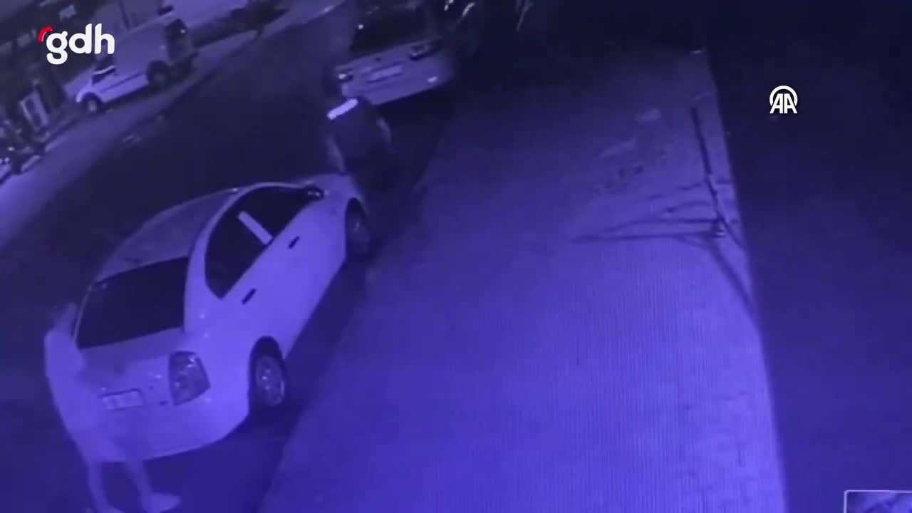 Esenyurt'ta kavgaya müdahale eden polise silah çeken şüpheli vuruldu