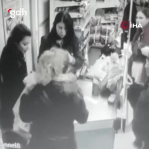 Şişli'de kasada tartışma: Müşteriler kasiyere saldırdı