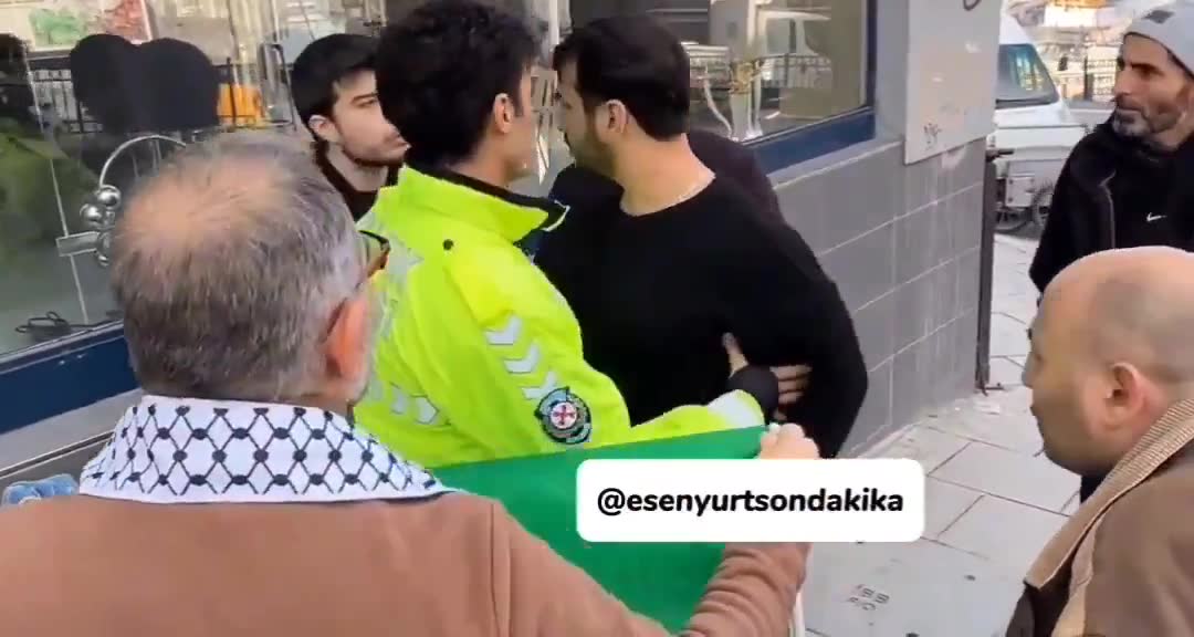 Yaralı vatandaşa yumruk atan E.A. Yıldız Teknik'ten