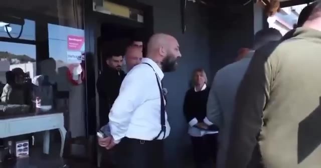 Raşit Emir Süer, Ahmet Aras’ın elini sıkmadı, gerginlik yaşandı