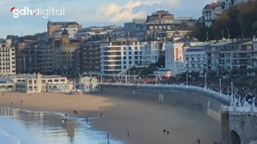 San Sebastian'da Filistin'e destek için binlerce kişi sokakta