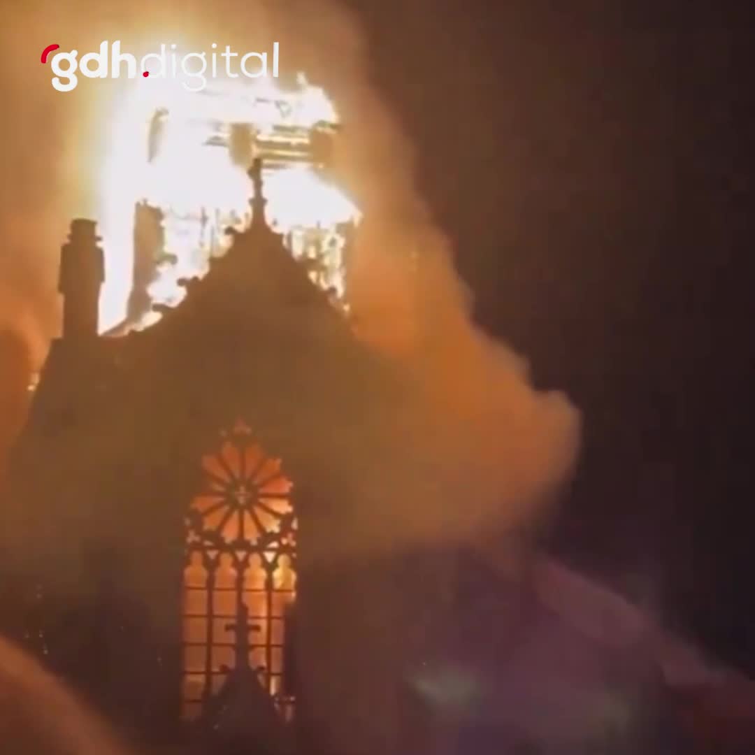 Fransa'da kilise yangını: 90 itfaiye ekibi müdahale etti