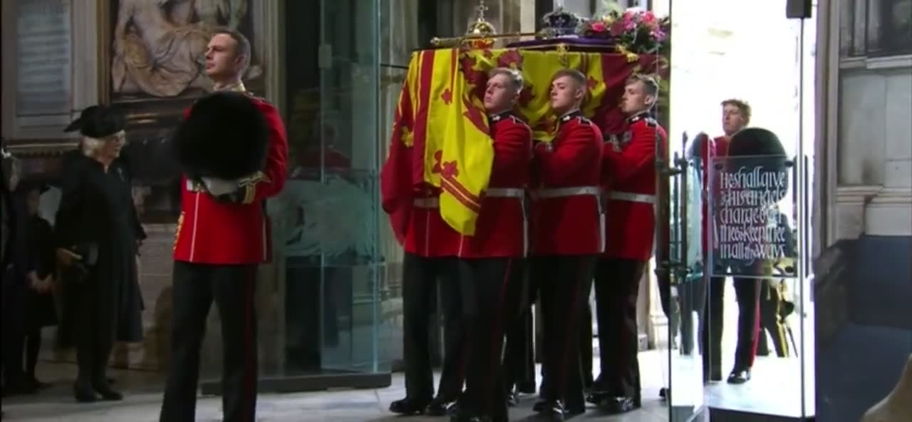 Kraliçe 2. Elizabeth'in Westminster Kilisesi'ndeki cenazesi başladı