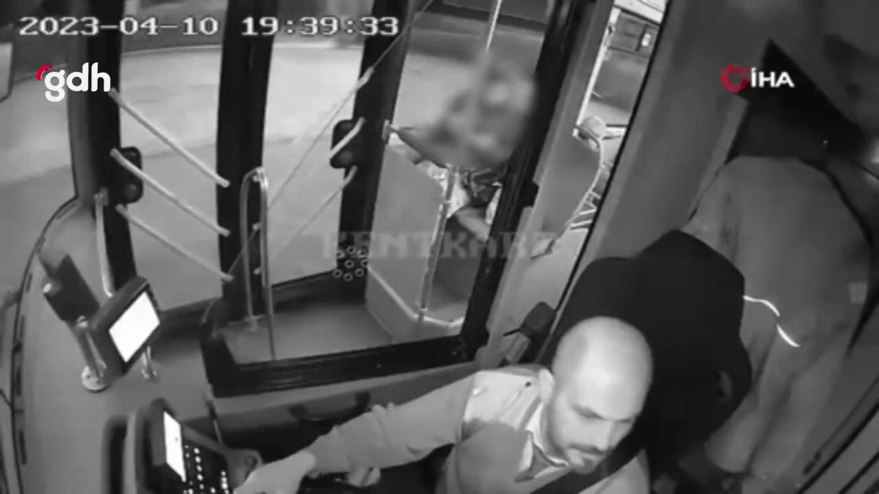 Kocaeli'de şoför, iftara yetişemeyen yolculara yemek verdi