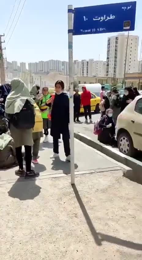 İran'da Sakkız'daki lisede öğrenci zehirlenmesi ve protesto