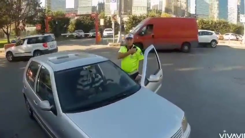 Kadıköy'de trafikte silah gösteren tartışma anları
