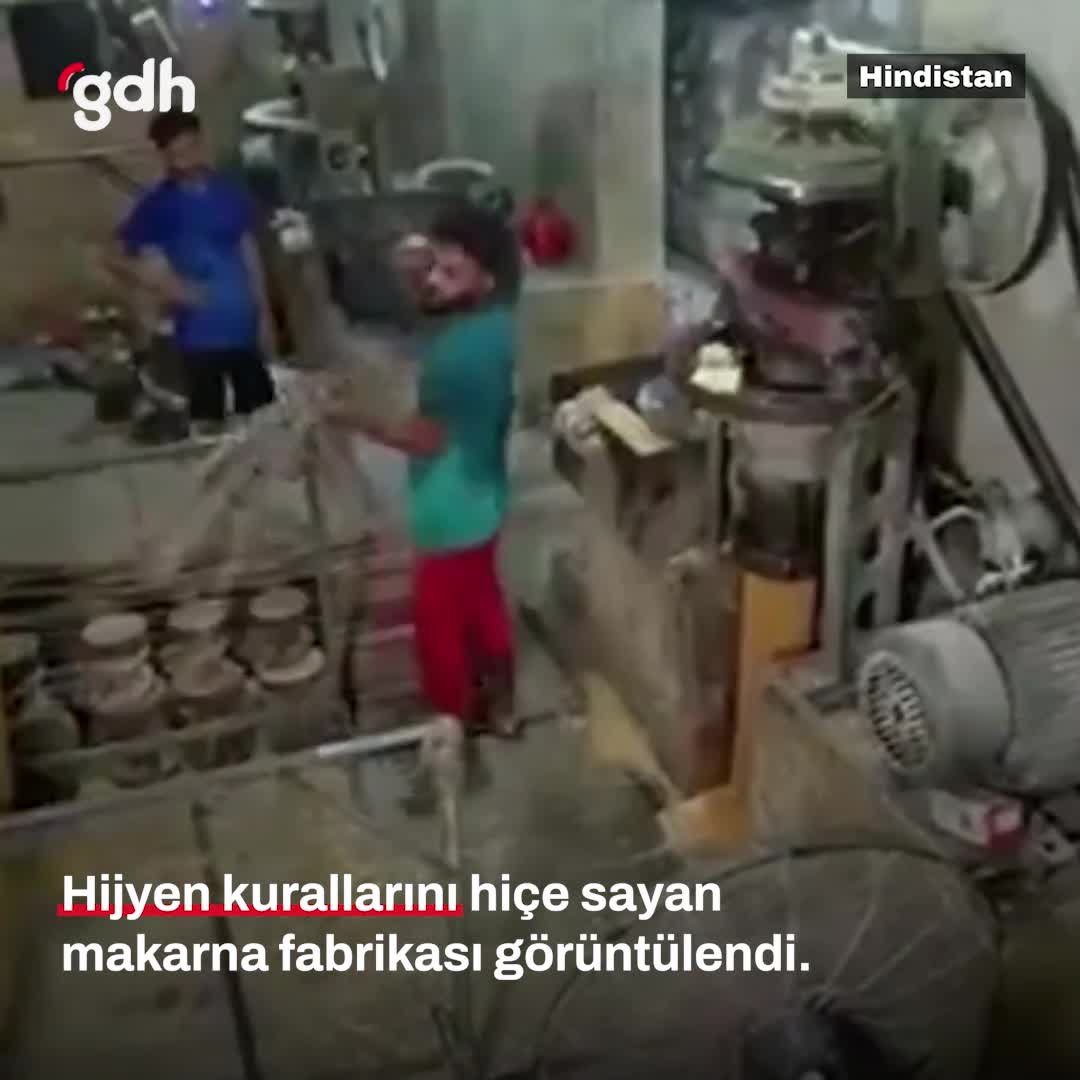 Hindistan'da hijyen ihlalleriyle makarna üretimi görüntülendi