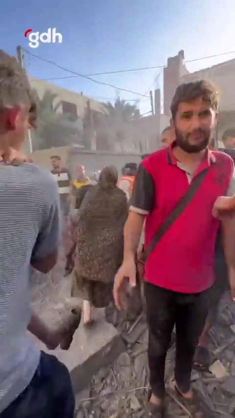 İsrail'in Deir Al Balah'taki sivil yerleşimleri bombalaması