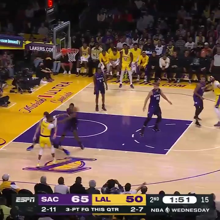 LeBron James'in NBA'deki tarihi gecesi: 28 sayı, 10 ribaunt, 12 asist