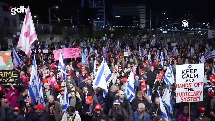 Tel Aviv'de esir yakınları Netanyahu'yu protesto etti