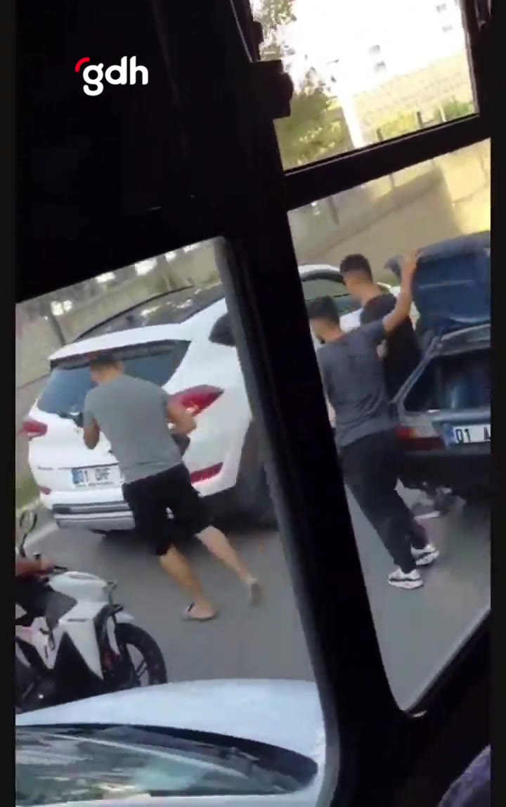 Adana'da sürücü, yol verme yüzünden cipe pompalı tüfekle ateş açtı