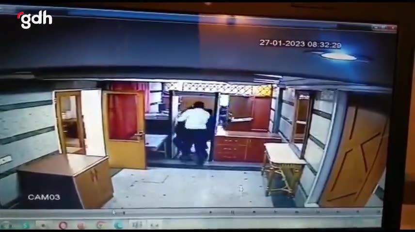 Azerbaycan'ın Tahran Büyükelçiliği'ne silahlı saldırı görüntüleri