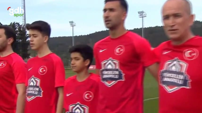 Bakan Kurum, Süper Lig yıldızlarıyla depremzede çocukları buluşturdu