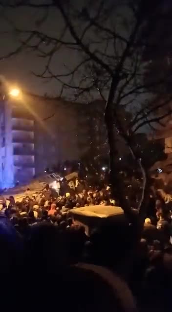 Malatya Valisi: Depremde 23 ölü, 420 yaralı, 140 bina yıkıldı