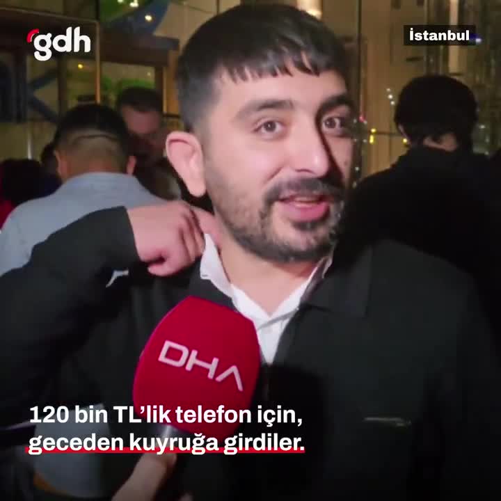 iPhone'un 120 bin TL'lik yeni modeli için uzun kuyruklar oluştu