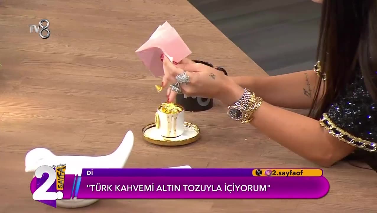 Dilan Polat: Görgüsüz değilim, kahvemi altın tozuyla içiyorum