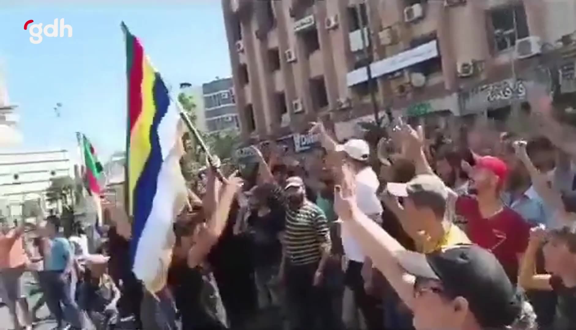 Dürziler, "Suriye bizim, Esad ailesinin değil" diyerek protesto etti