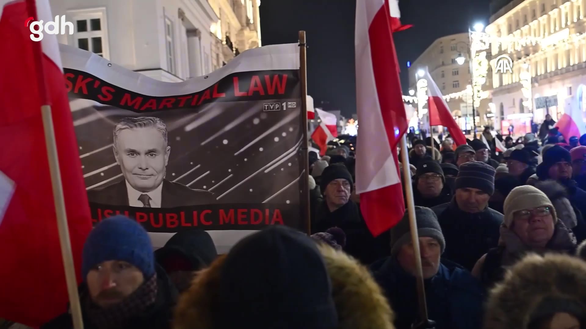 Varşova'da vatandaşlar yolsuzlukla suçlanan bakanı protesto etti