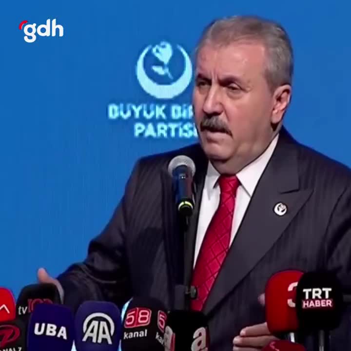 "Türkiye'de herkes eşittir, tüm etnik gruplar kardeştir."