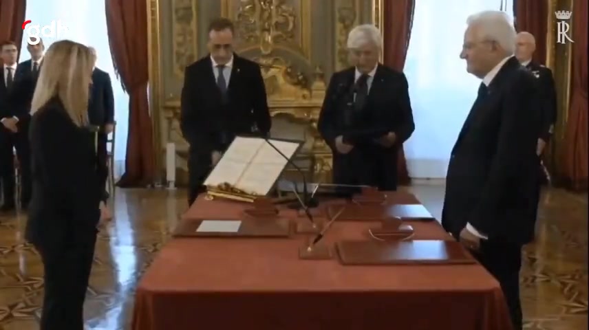 Giorgia Meloni, İtalya'nın ilk kadın Başbakanı oldu