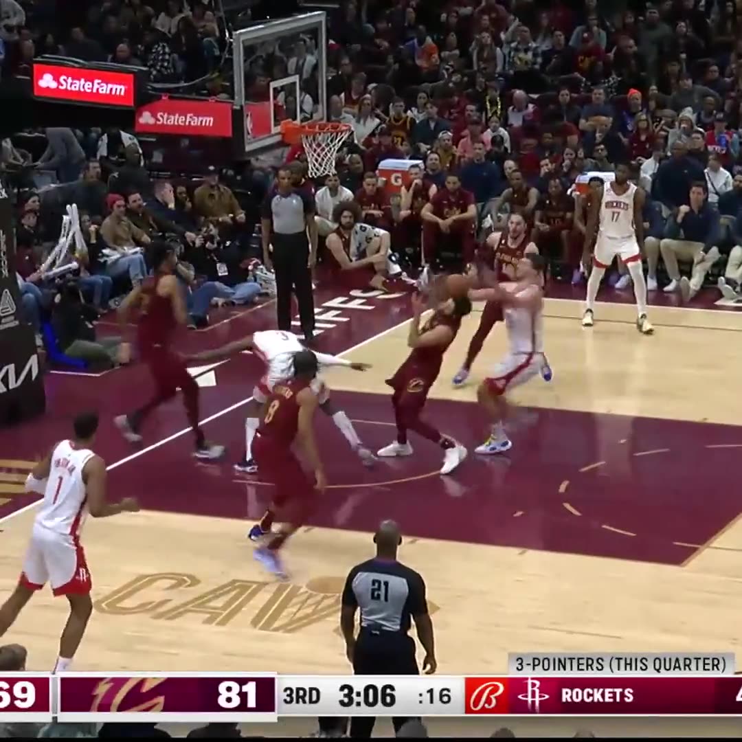 Alperen Şengün, Cleveland'a karşı 14 sayı attı