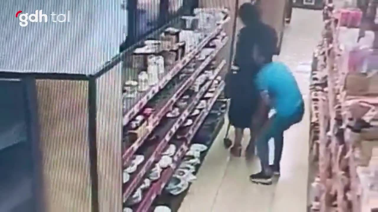 Bursa'da markette mahrem görüntü skandalı!