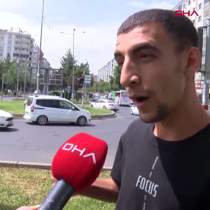 Diyarbakır'da kumru, açık trafik ışığına yuva yaptı