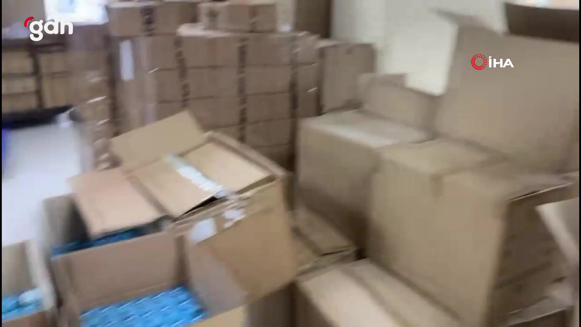 Beylikdüzü’nde 15 milyon liralık 18 bin kaçak telefon ele geçirildi