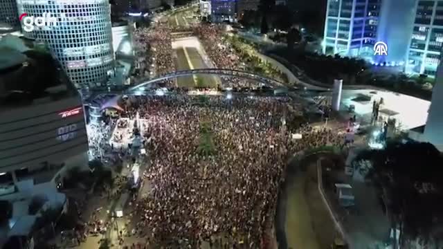 Tel Aviv'de İsrailliler Netanyahu'yu Gaza ateşkesi nedeniyle protesto etti