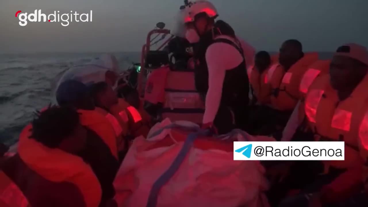 Almanya'dan 8 STK, göçmenleri İtalya'ya bırakıyor