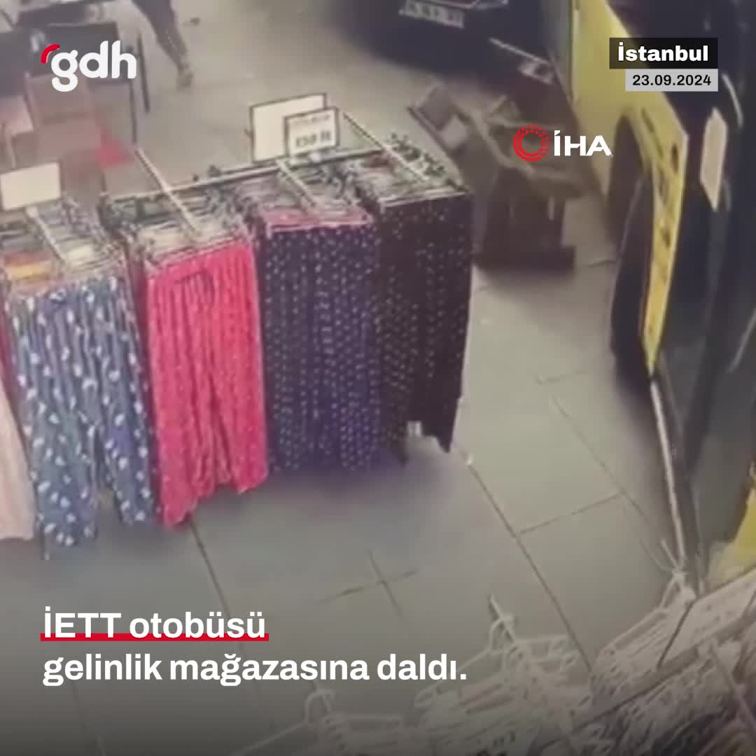 Bayrampaşa'da İETT otobüsü gelinlik mağazasına girdi