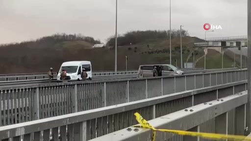 Otoyolda tırcıyı rehin alan şahıs canlı yayın yaptı