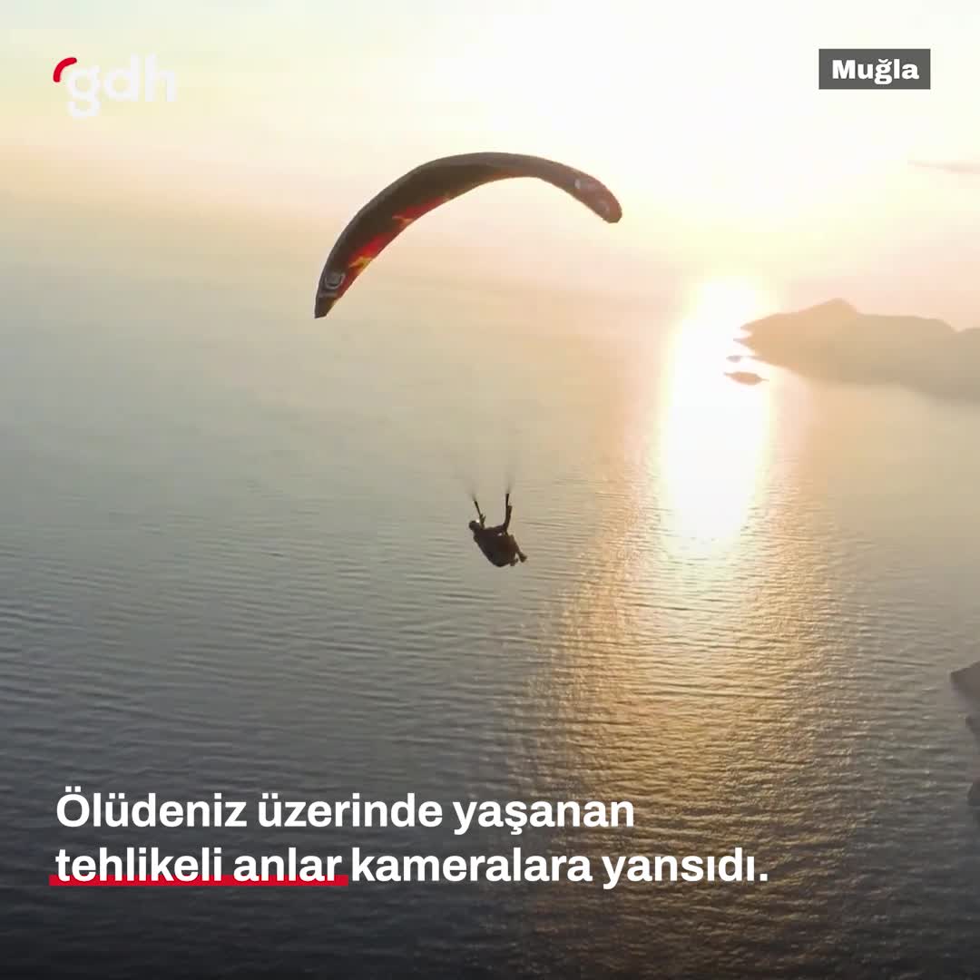 Ölüdeniz'de paraşütle atlayan turist terliklerini çıkardı