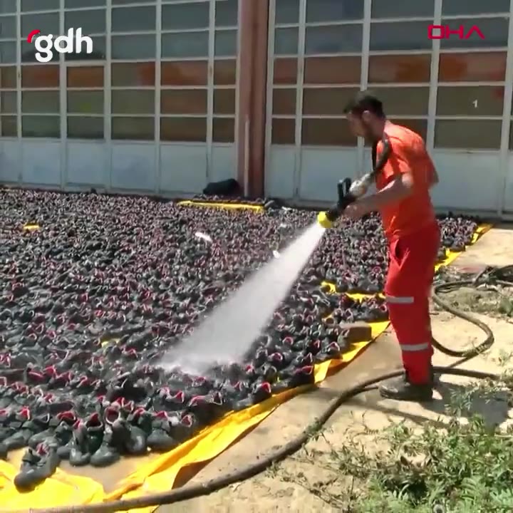 Bartın'daki selde 22 bin ayakkabı yıkandı ve kurutuldu